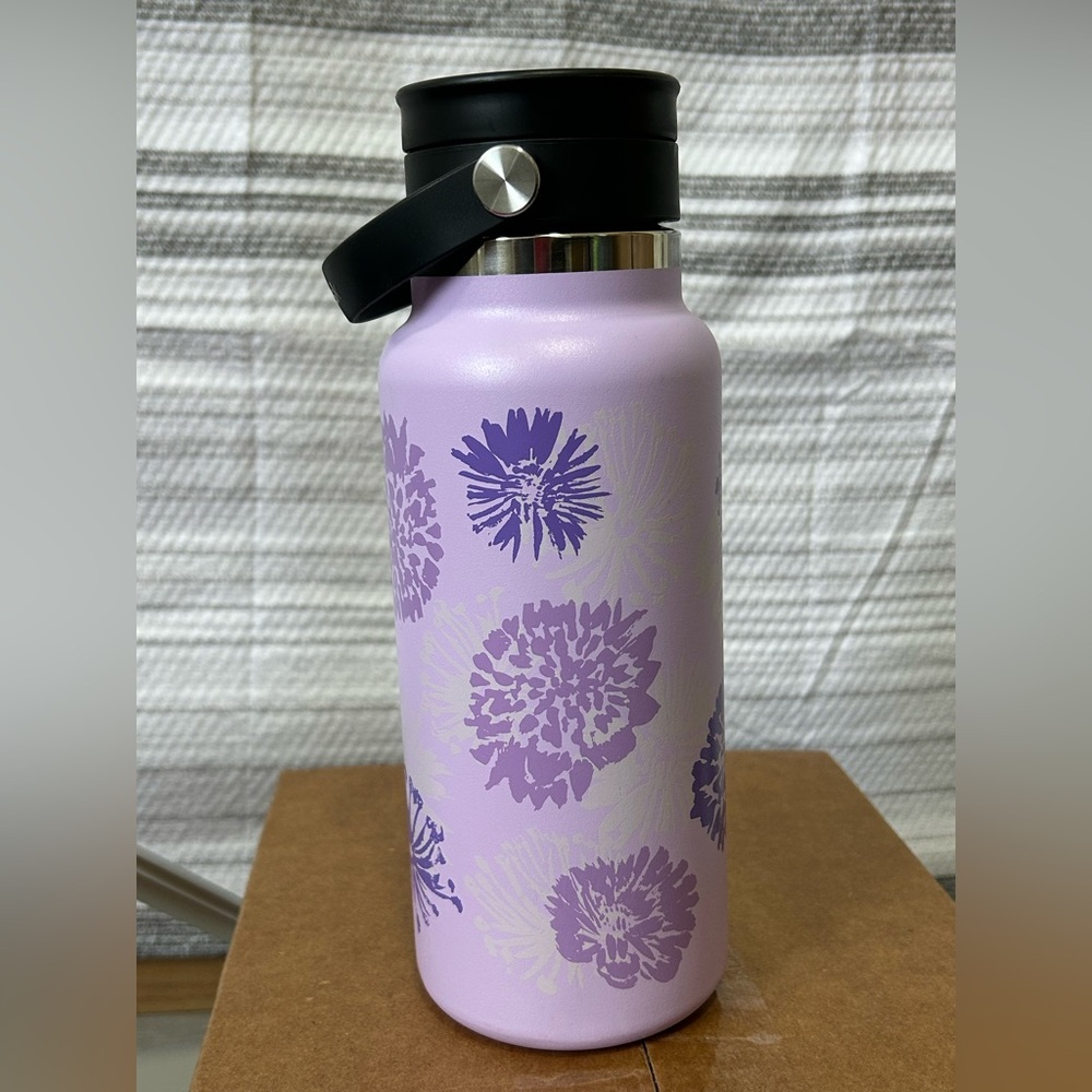Light Purple 32oz Hydro Flask with Floral design | NEVER USED - BRAND NEW